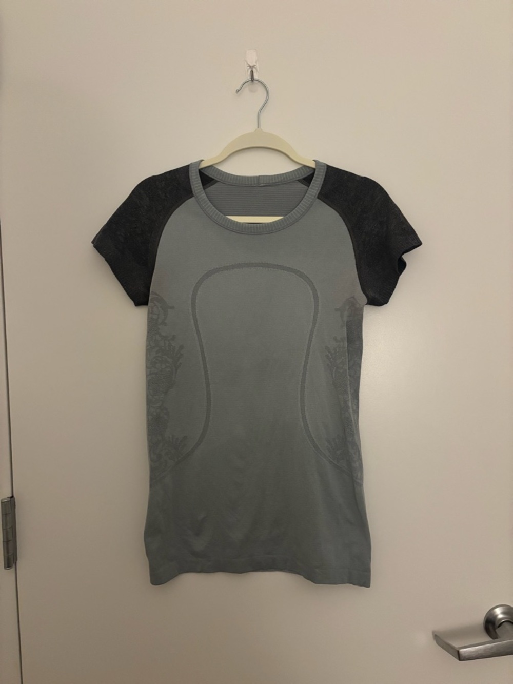 Lululemon Athletica Swiftie Tech Shirt Light Gray Activewear size 6